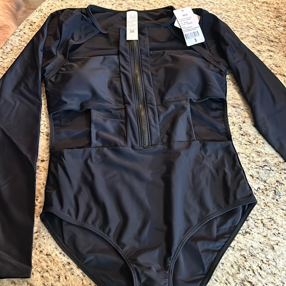 NESY RASH GUARD WOMENS SWIM/BOARD suit. NWT. Cut detail at waist. Sz small Black